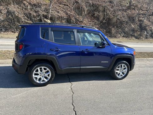 Used 2018 Jeep Renegade Latitude w/ Cold Weather Group image 8