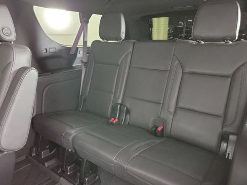 Used 2023 Chevrolet Suburban Z71 w/ Luxury Package AWD/4WD image 8