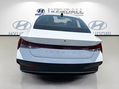 New 2026 Hyundai Elantra SE FWD image 5
