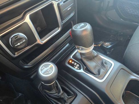 Used 2022 Jeep Wrangler Unlimited Sport image 31