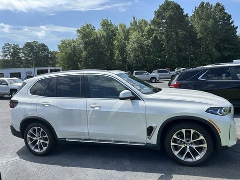 Used 2024 BMW X5 xDrive40i w/ Premium Package image 4