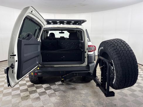 Used 2014 Toyota FJ Cruiser 4WD w/ Upgrade Package image 18