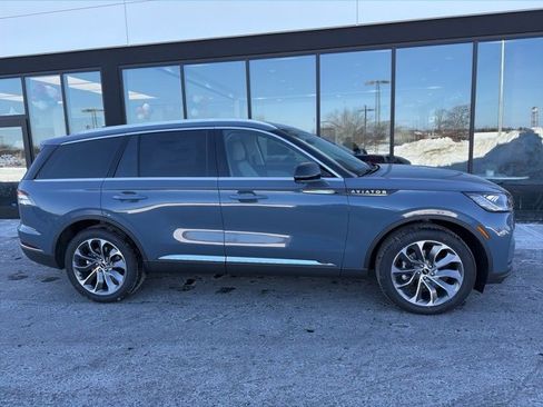 New 2026 Lincoln Aviator Premiere image 2