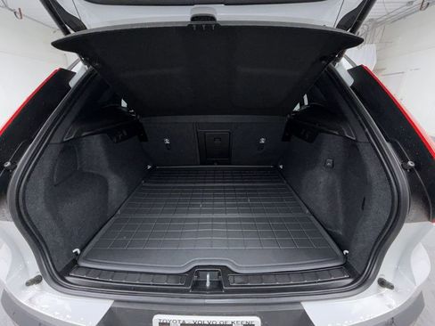 Used 2023 Volvo XC40 Recharge Ultimate image 10