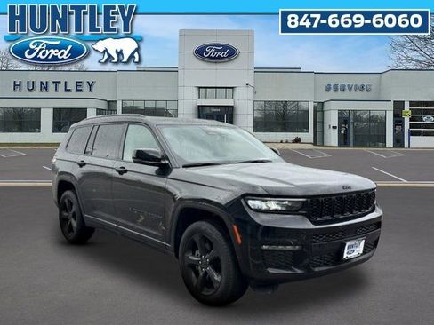 Used 2023 Jeep Grand Cherokee L Limited w/ Black Appearance Package AWD/4WD image 4