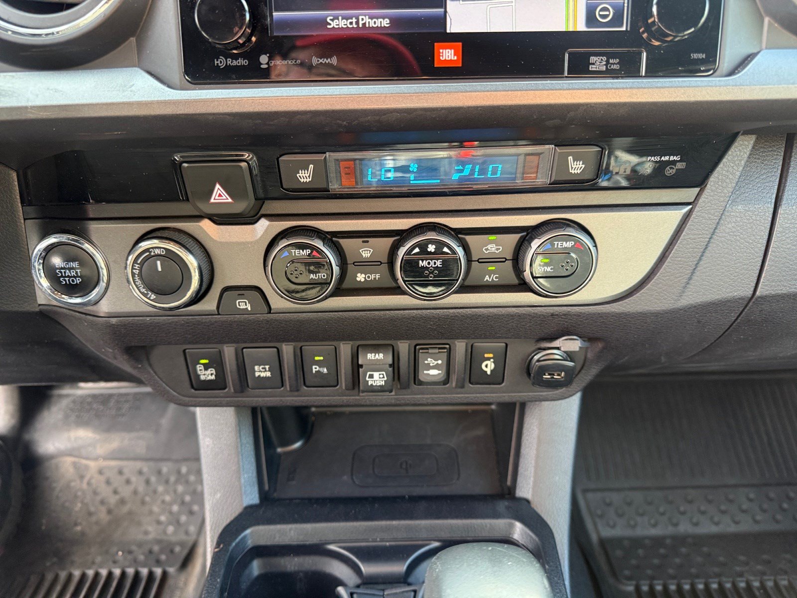 Used 2018 Toyota Tacoma TRD Sport AWD/4WD image 12
