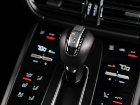 Certified 2026 Porsche Macan AWD/4WD image 17