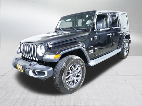 Used 2019 Jeep Wrangler Unlimited Sahara w/ Safety Group AWD/4WD image 3