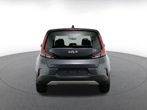 Used 2025 Kia Soul LX w/ LX Technology Package FWD image 8