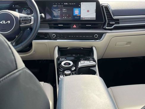 Certified 2025 Kia Sportage EX AWD/4WD image 4