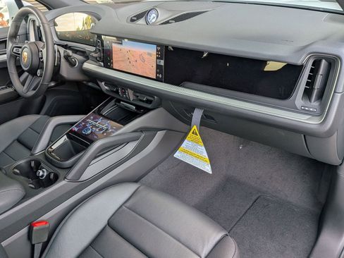 New 2026 Porsche Cayenne S image 27