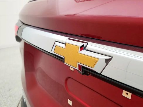 Used 2023 Chevrolet Traverse LT FWD image 16