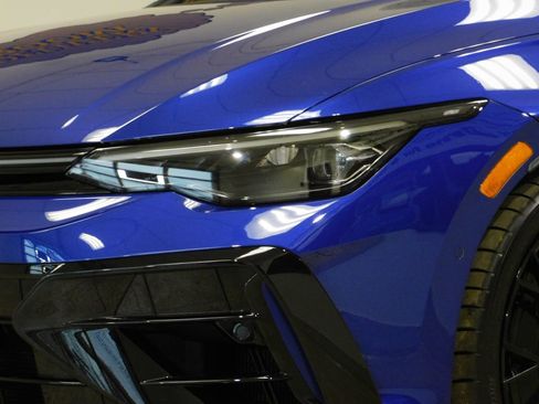 Used 2025 Volkswagen Golf R Black Edition image 17