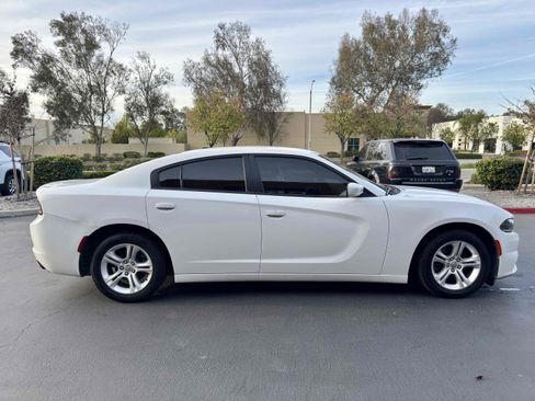 Used 2019 Dodge Charger SXT image 10