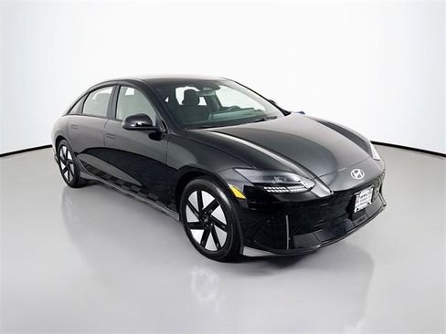 Used 2025 Hyundai Ioniq 6 SE image 2