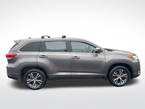 Used 2019 Toyota Highlander Plus image 8
