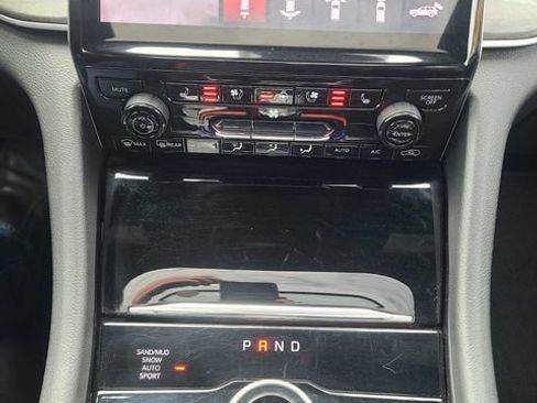 Used 2024 Jeep Grand Cherokee L Limited w/ Luxury Tech Group II AWD/4WD image 32
