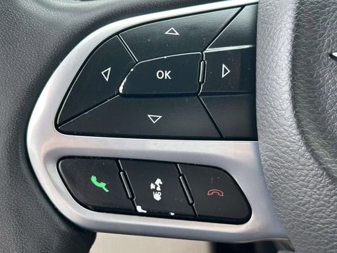Used 2022 Chrysler Pacifica Touring-L FWD image 21