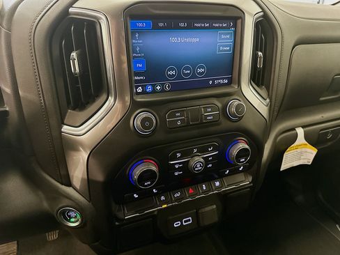 Used 2022 Chevrolet Silverado 1500 LT AWD/4WD image 26