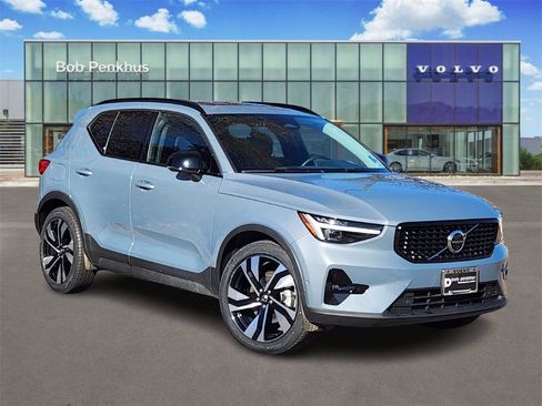 Used 2023 Volvo XC40 B5 Ultimate image 1