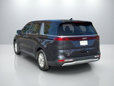 Certified 2023 Kia Carnival LX image 5