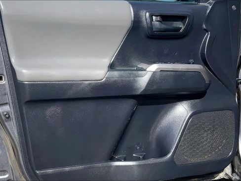 Used 2020 Toyota Tacoma SR5 image 22