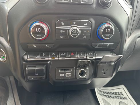 Used 2020 Chevrolet Silverado 1500 LT AWD/4WD image 34