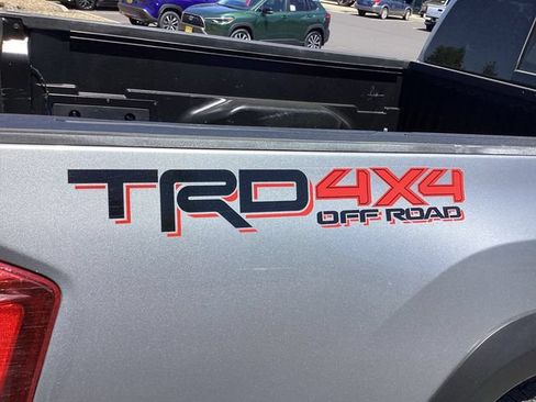 Used 2017 Toyota Tacoma TRD Off-Road AWD/4WD image 33