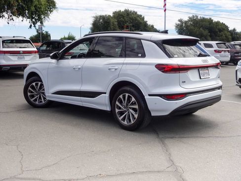 Used 2025 Audi Q6 e-tron Premium AWD/4WD image 7