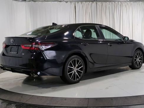 Used 2023 Toyota Camry SE image 9