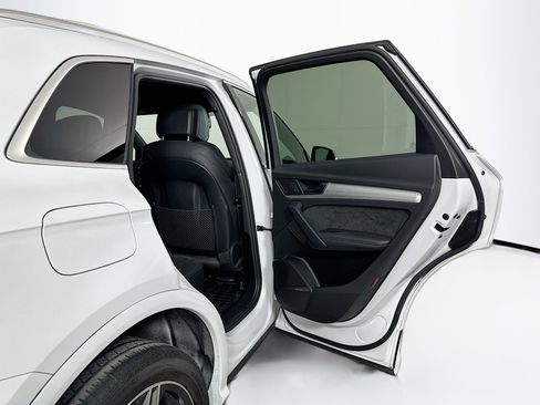 Used 2020 Audi SQ5 Premium Plus w/ Premium Plus Package image 32