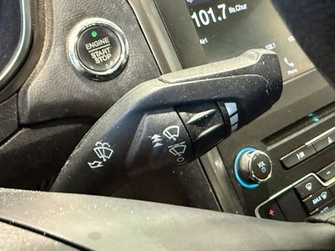 Used 2017 Ford Fusion SE w/ Fusion SE Technology Package FWD image 15
