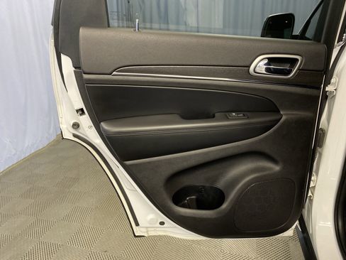 Used 2018 Jeep Grand Cherokee Limited image 26
