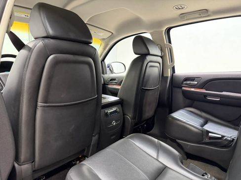 Used 2007 Chevrolet Suburban 2500 LT w/ LT Preferred Equipment Group AWD/4WD image 16