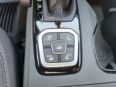 New 2026 Nissan Frontier SV w/ All-Weather Content Package AWD/4WD image 16
