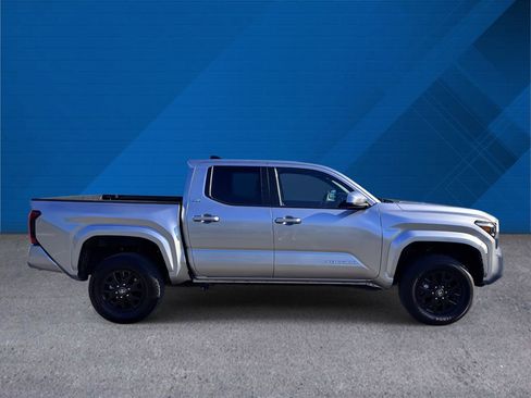 Used 2024 Toyota Tacoma SR5 AWD/4WD image 10