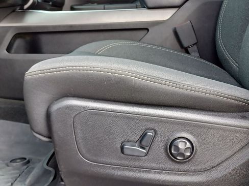 Used 2019 RAM 1500 Big Horn AWD/4WD image 10