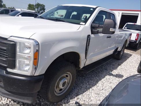 Used 2023 Ford F250 XL w/ FX4 Off-Road Package AWD/4WD image 4