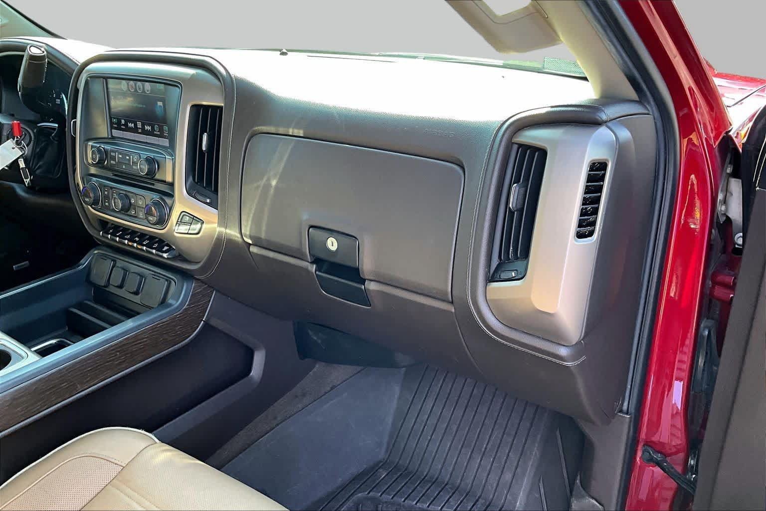 Used 2018 GMC Sierra 2500 Denali w/ Duramax Plus Package AWD/4WD image 16