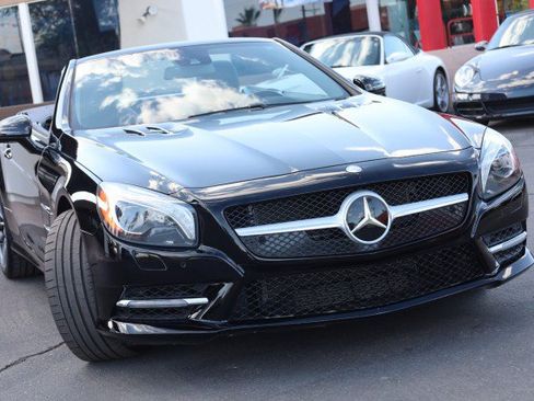 Used 2014 Mercedes-Benz SL 550 image 2