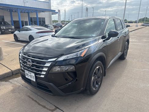 Used 2024 Nissan Rogue SV FWD image 2