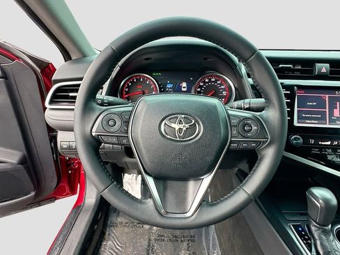 Used 2018 Toyota Camry XSE image 11