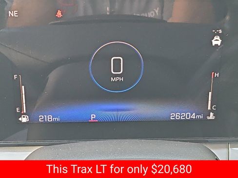 Used 2025 Chevrolet Trax LT FWD image 26
