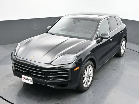 Used 2024 Porsche Cayenne AWD/4WD image 27