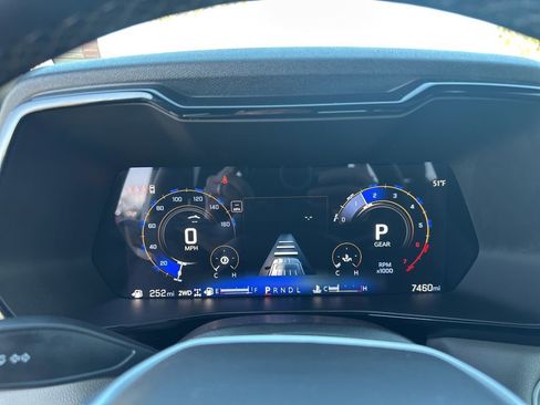 Used 2025 Chevrolet Colorado ZR2 w/ Technology Package image 2