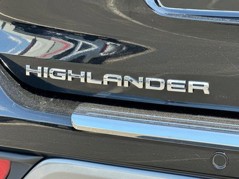 Certified 2026 Toyota Highlander Platinum AWD/4WD image 28