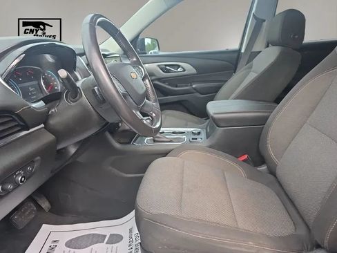 Used 2020 Chevrolet Traverse LT w/ LPO, Blackout Package AWD/4WD image 9