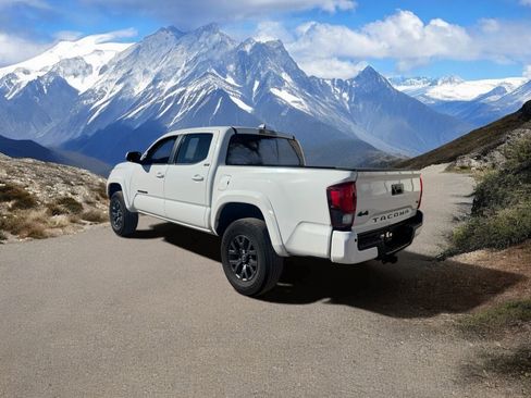 Certified 2023 Toyota Tacoma SR5 image 3