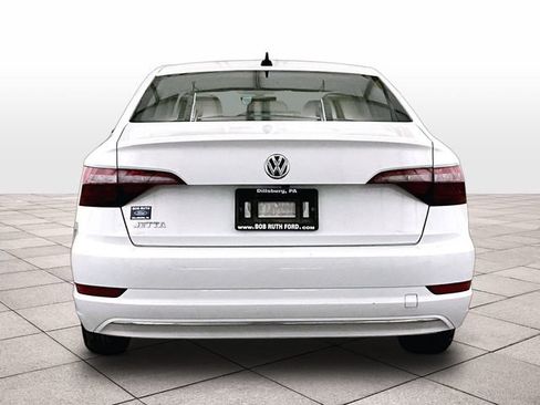 Used 2020 Volkswagen Jetta SE w/ SE Cold Weather Package FWD image 4