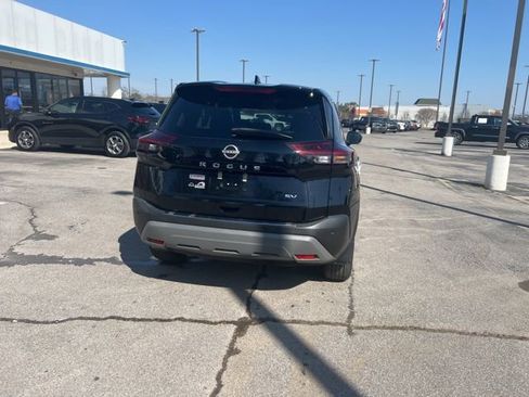 Used 2022 Nissan Rogue SV image 4